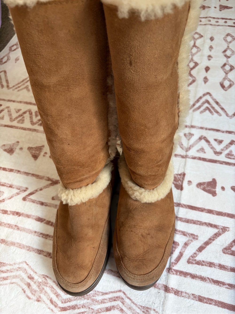 Women’s size 9 authentic Uggs